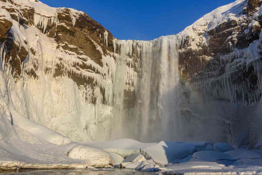Islandia 104 - catarata de Skógafoss.jpg